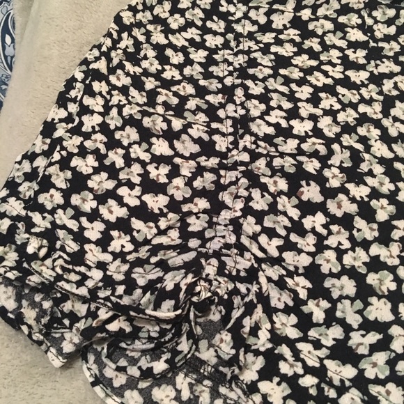 HONEY PUNCH NWOT SZ SMALL HIGH RISE SHORTS - Picture 2 of 7